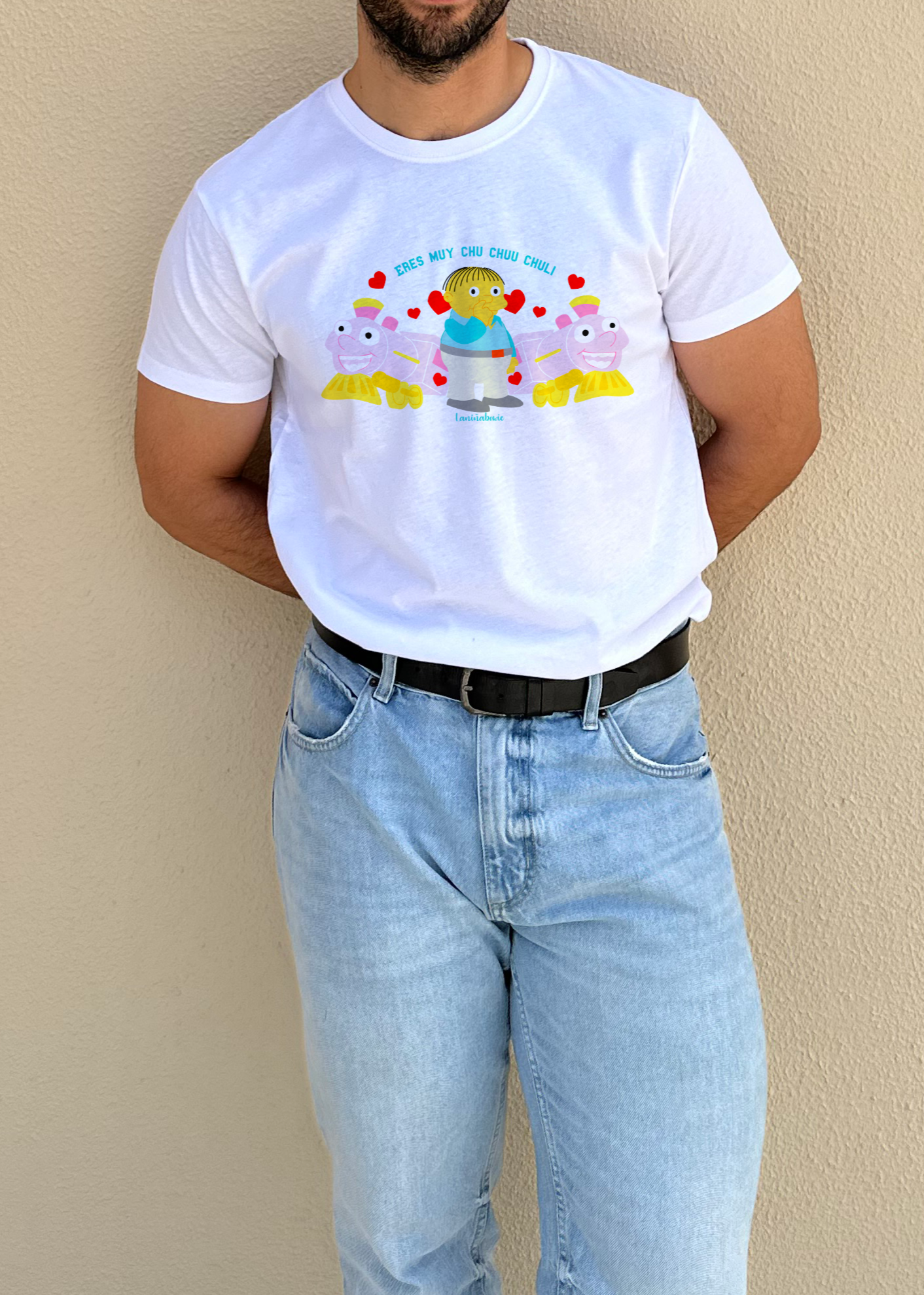 Camiseta Ralph
Camiseta estampada a todo color con ilustración del adorable Ralph Wiggum y su mítica frase de Los Simpson ⚡
Regálasela a esa persona especial que es tan chu-chu-chuli 🥰
Esta camiseta de Ralph es ligera y suave... perfecta para el día a día!