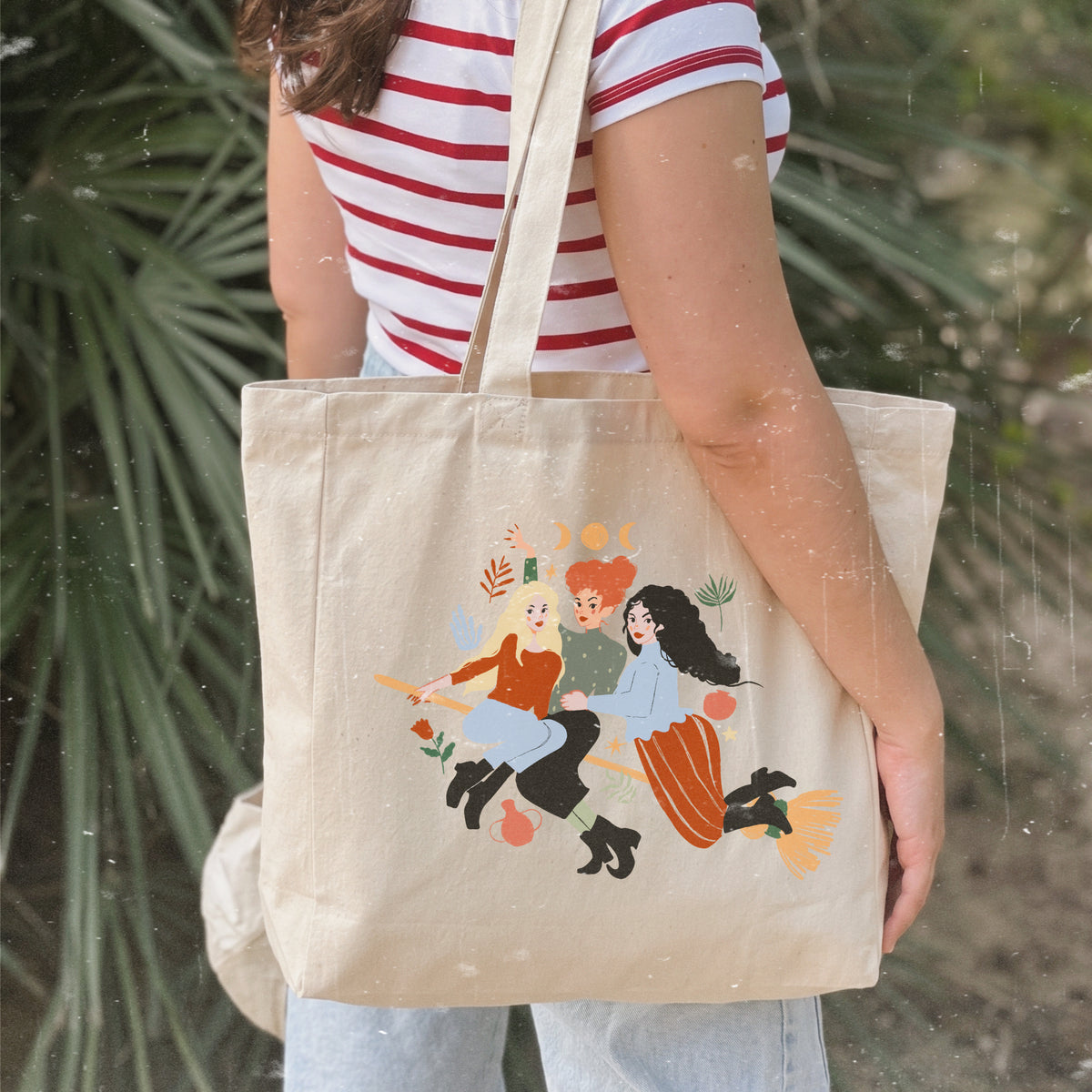 Bolso shopper de algodón con cremallera de Laniñabowie modelo "witches are back" con ilustración inspirada en las hermanas Sanderson de Hocus Pocus. 