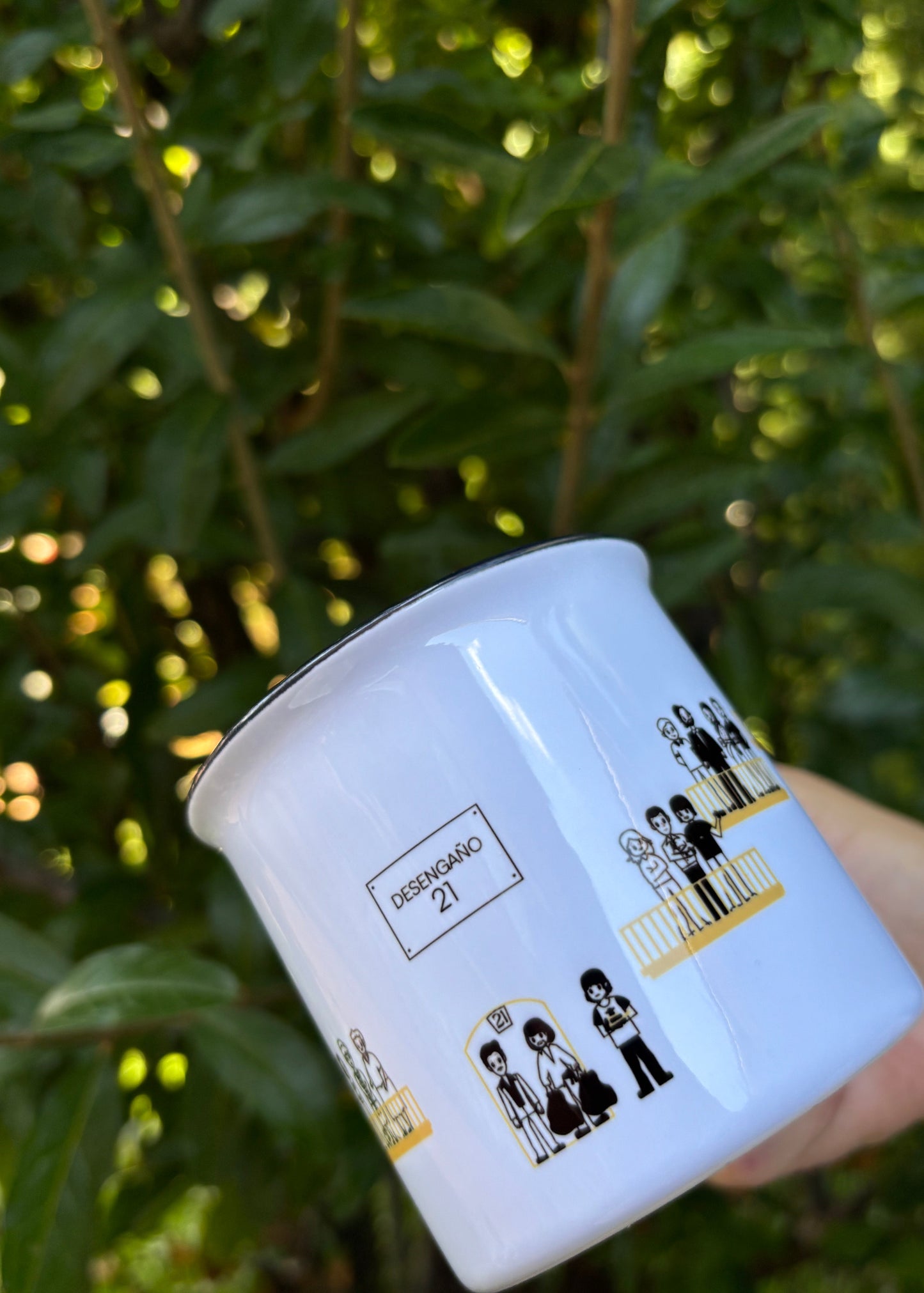 TazaAquinohayquienvivaLaninabowie