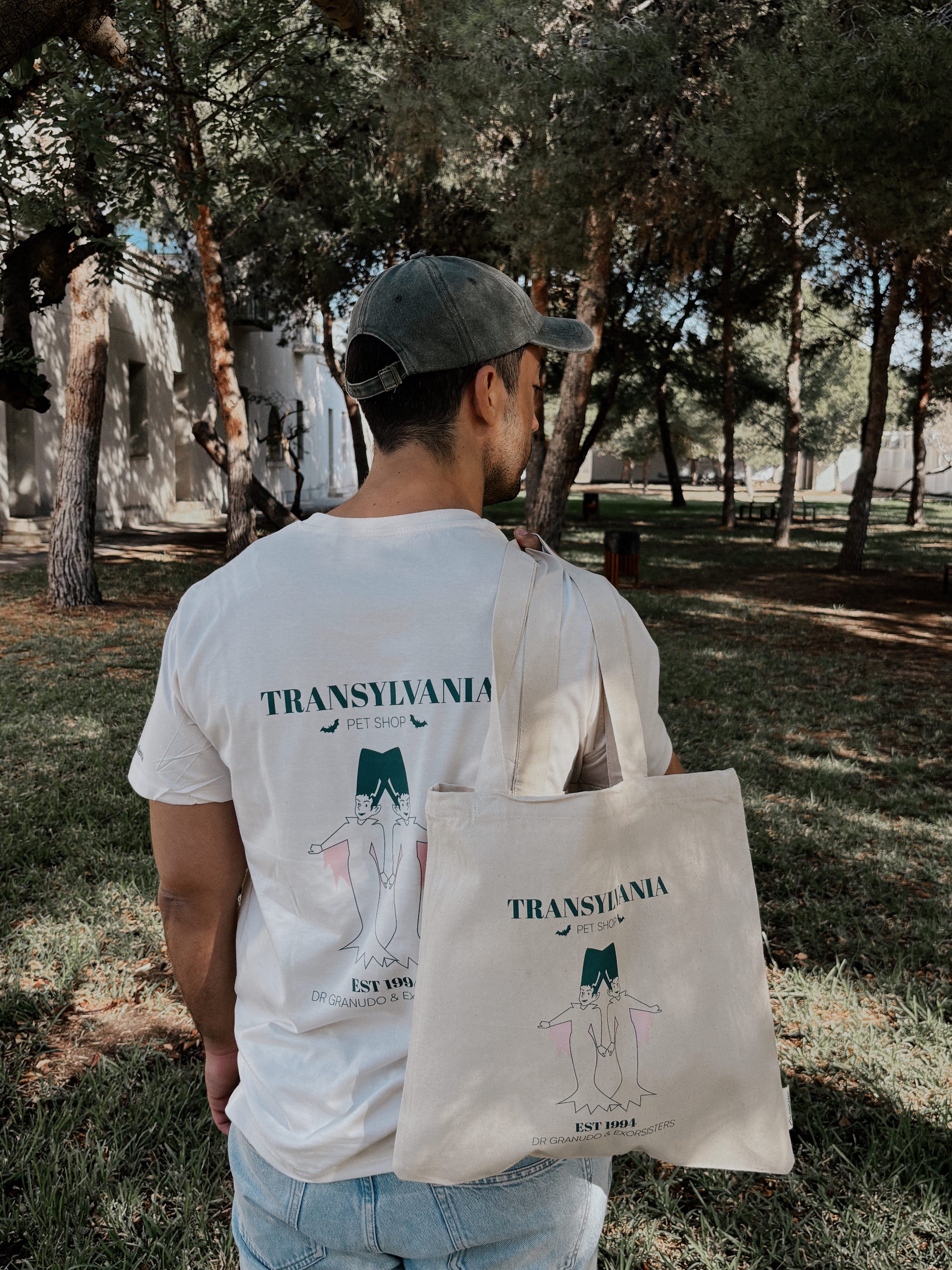Tote bag de algodón 100% orgánico con impresión de la Pajarería de Transilvania realizada por Laniñabowie.