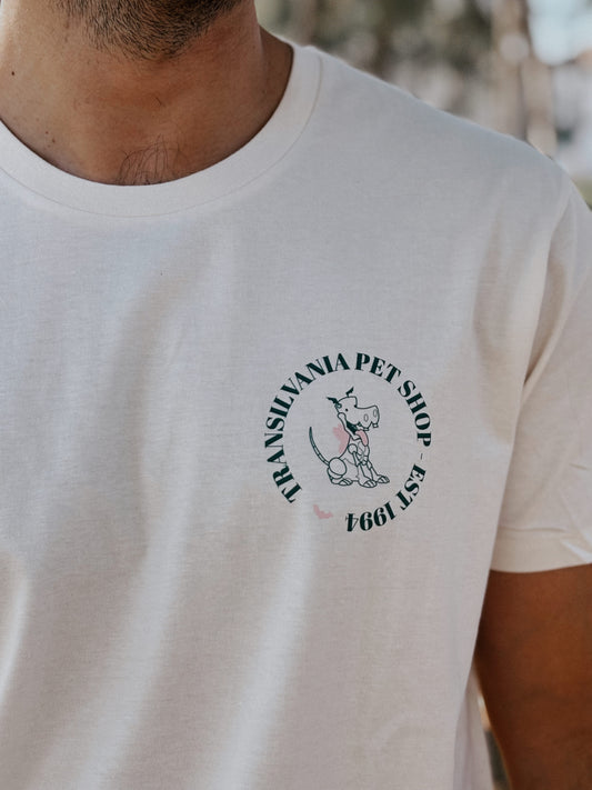 camiseta con diseño de la serie la pajarera de Transilvania de la marca laniñabowie. es una camiseta en color beige suave de algodón 100% orgánico y con tallas para todos desde la XS hasta la 3xl.